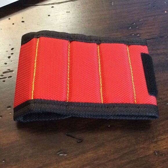 Magnetic Wristband Holds screws, nails, scissors. Ideal for woodworking handyman - Picture 3 of 11